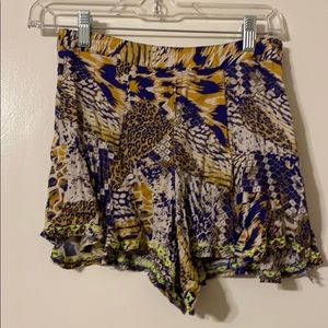 High waisted shorts with zipper on back